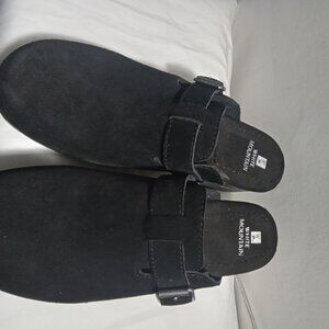 White Mountain Black clog